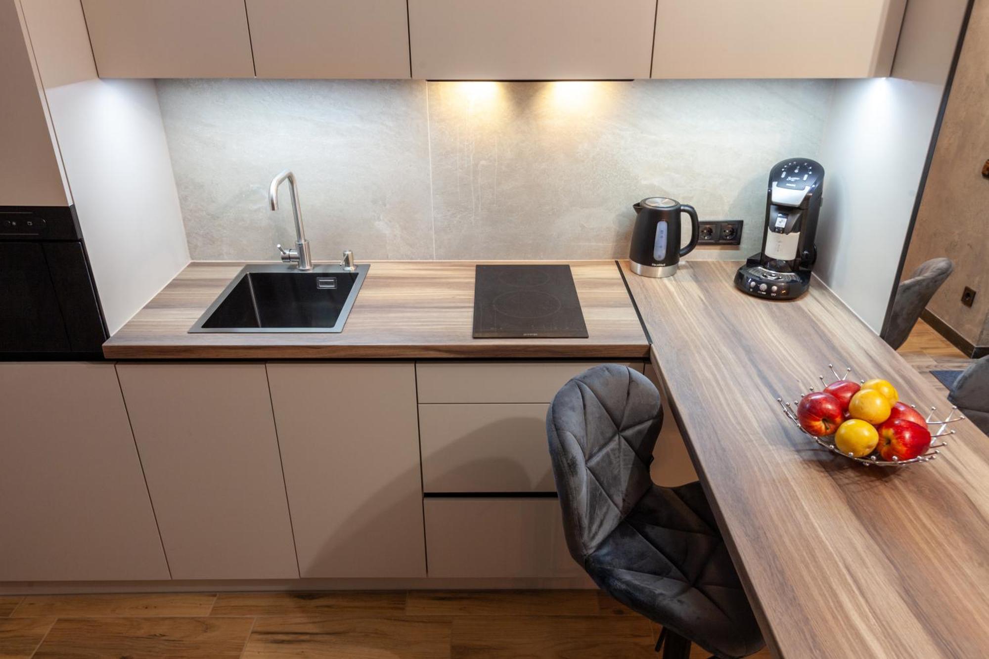 Royal Hot Jucuzzi Apartment Liov Exterior foto